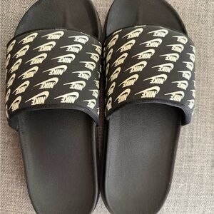 Nike Women’s sz 10 • Logo Slide Sandals